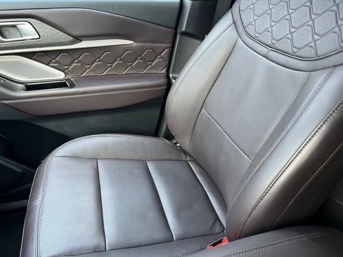 Used 2025 Ford Explorer Platinum w/ LUX Leather Package AWD/4WD image 43