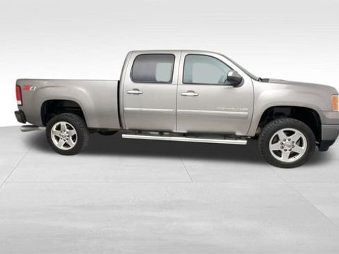 Used 2013 GMC Sierra 2500 Denali w/ Suspension Package, Off-Road image 10