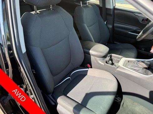 Used 2021 Toyota RAV4 LE w/ Carpet Mat Package (TMS) AWD/4WD image 11