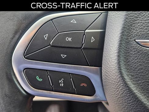 Used 2020 Chrysler Pacifica Touring-L FWD image 21