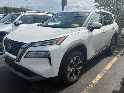 Used 2023 Nissan Rogue SV w/ SV Premium B Package AWD/4WD image 3