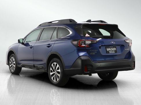 Used 2021 Subaru Outback Premium image 3