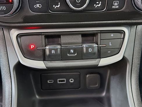 Used 2023 GMC Terrain SLE w/ Driver Convenience Package image 33