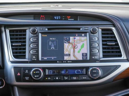 Used 2017 Toyota Highlander Limited AWD/4WD image 13