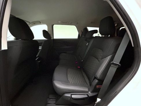 Used 2023 Nissan Pathfinder SV image 19