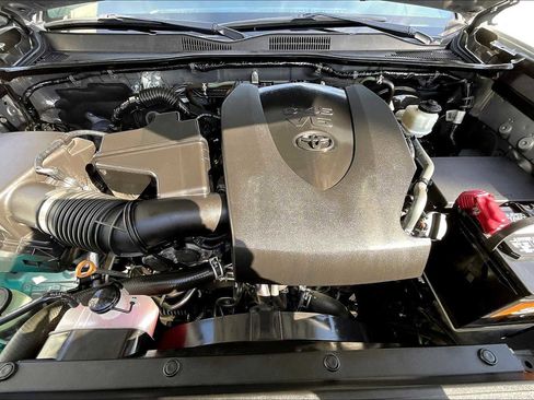 Used 2020 Toyota Tacoma TRD Sport w/ Technology Package RWD image 29