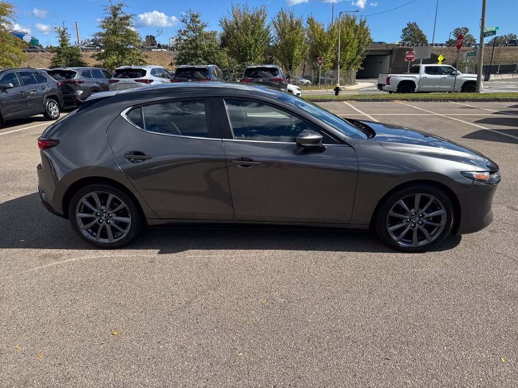 Used 2022 MAZDA MAZDA3 s FWD image 9