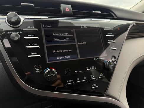 Used 2020 Toyota Camry XLE FWD image 26