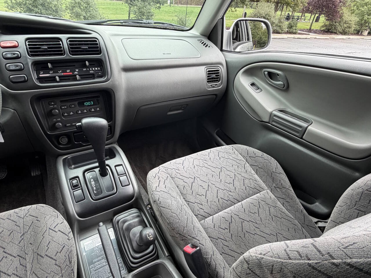 Used 2004 Chevrolet Tracker LT AWD/4WD image 24