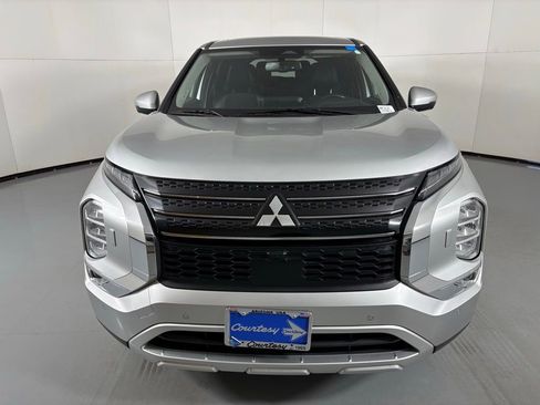 Used 2024 Mitsubishi Outlander SE image 4