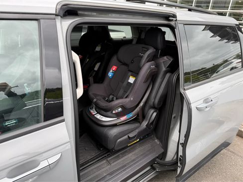 Used 2025 Kia Carnival SX w/ SX Dark Edition Package FWD image 6
