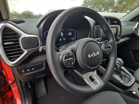 Used 2025 Kia Soul LX w/ LX Technology Package image 15