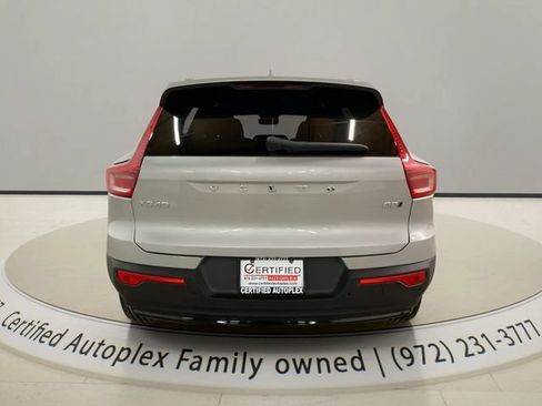 Used 2025 Volvo XC40 B5 Plus AWD/4WD image 4