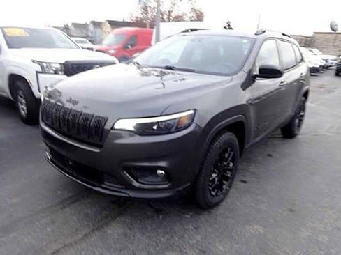 Used 2023 Jeep Cherokee Altitude Lux image 3