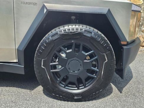 Used 2024 Tesla Cybertruck AWD Crew Cab image 18