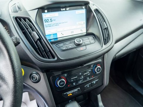 Used 2019 Ford Escape SE image 17