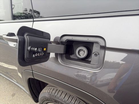 New 2025 Jeep Grand Cherokee L Limited w/ Luxury Tech Group II image 4