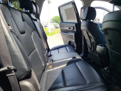 Used 2023 Kia Telluride LX AWD/4WD image 21