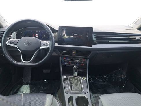 Used 2025 Volkswagen Jetta SEL FWD image 9
