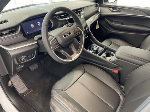 New 2025 Jeep Grand Cherokee L Limited w/ Black Appearance Package image 18