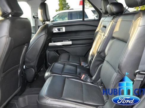 Used 2022 Ford Explorer Limited image 12