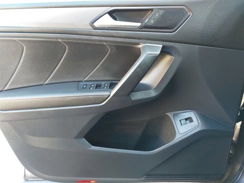Used 2022 Volkswagen Tiguan SE image 31