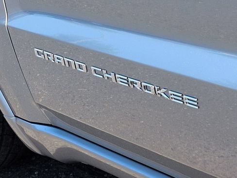 Used 2016 Jeep Grand Cherokee Overland AWD/4WD image 28
