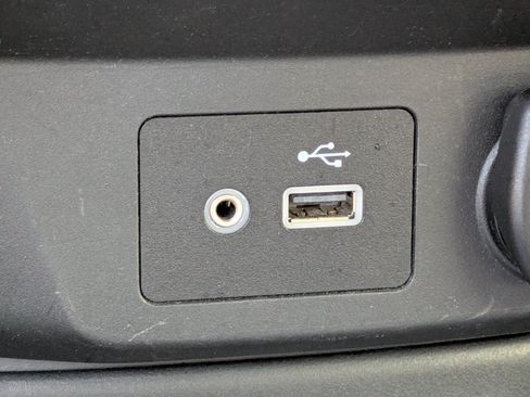 Used 2019 Nissan Rogue SV FWD image 25