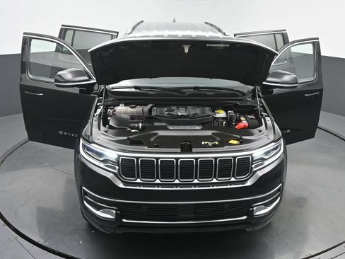 Used 2025 Jeep Wagoneer 4WD image 69