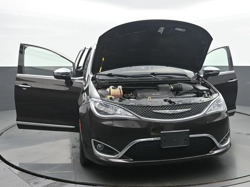 Used 2018 Chrysler Pacifica Limited image 54