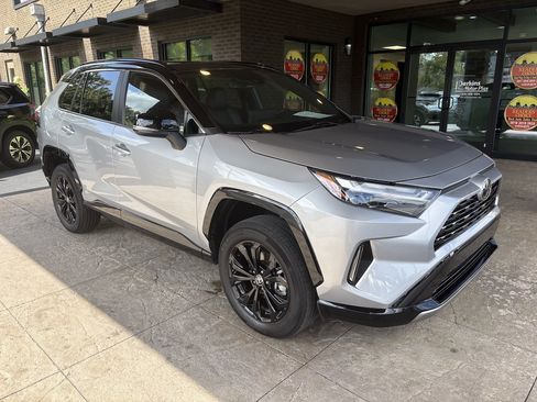 Used 2025 Toyota RAV4 XSE w/ Weather Package AWD/4WD image 4
