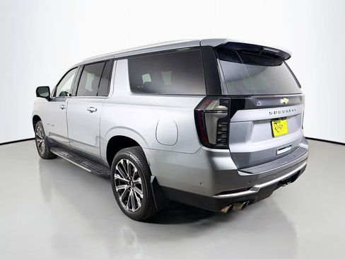 Used 2025 Chevrolet Suburban High Country AWD/4WD image 8