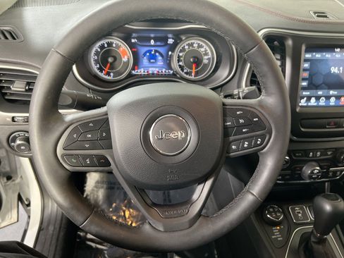 Used 2022 Jeep Cherokee Trailhawk w/ Technology Group B image 11