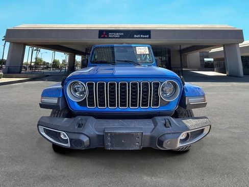 Used 2025 Jeep Wrangler Unlimited Sahara AWD/4WD image 2