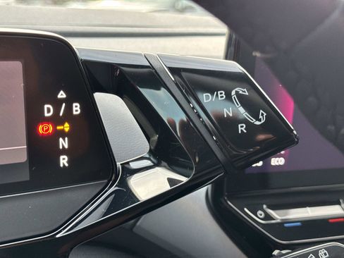 Certified 2023 Volkswagen ID.4 Pro image 19