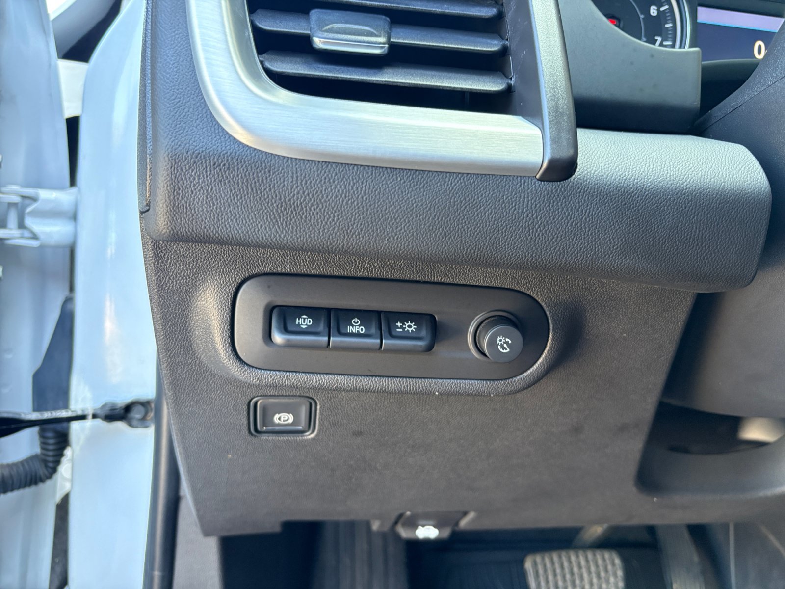 Used 2024 GMC Terrain SLT w/ Tech Package FWD image 25