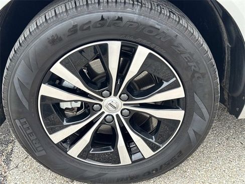 Used 2024 Volvo XC60 B5 Core image 9