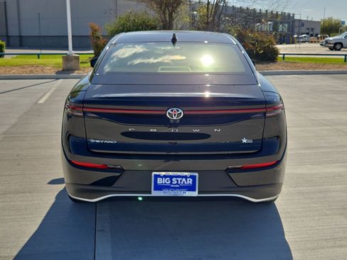 Used 2025 Toyota Crown Nightshade image 5