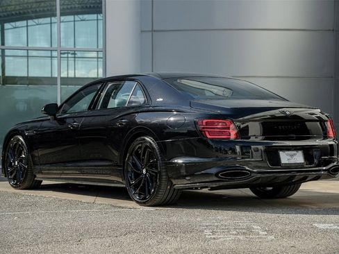 New 2025 Bentley Flying Spur Plug-In Hybrid image 3