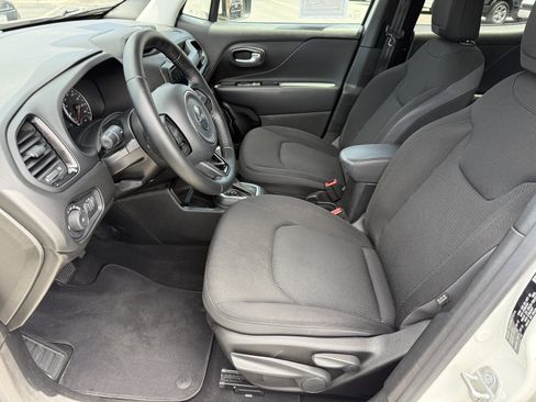 Used 2019 Jeep Renegade Altitude w/ Quick Order Package 2XM FWD image 24