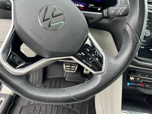 Certified 2022 Volkswagen Tiguan SE R-Line image 43