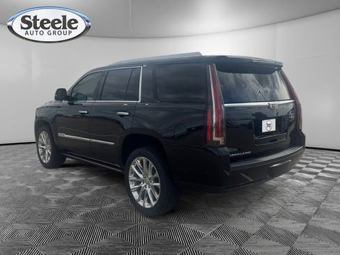 Used 2019 Cadillac Escalade Premium Luxury RWD image 2