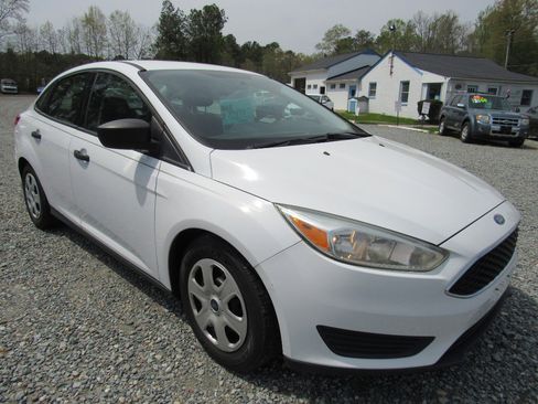 Used 2016 Ford Focus S image 1