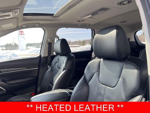 Used 2024 Kia Telluride EX w/ EX Captain's Chair Package image 3