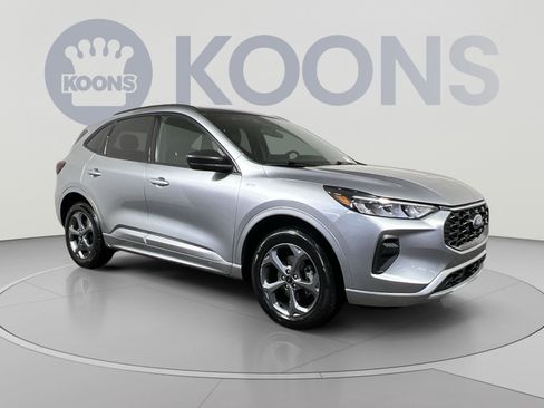 Used 2023 Ford Escape ST-Line w/ Tech Pack #1 AWD/4WD image 2