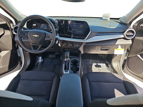 New 2026 Chevrolet Trax LS w/ LS Convenience Package FWD image 9