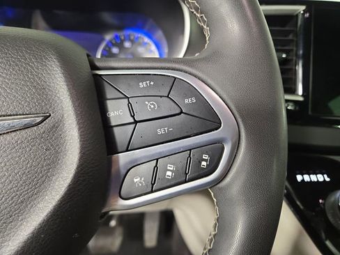 Used 2022 Chrysler Pacifica Touring-L FWD image 25