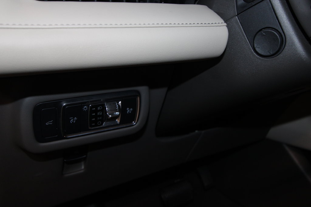 Used 2024 Lincoln Nautilus Premier AWD/4WD image 11
