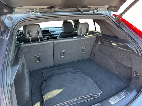 Used 2024 Cadillac XT4 Premium Luxury image 12