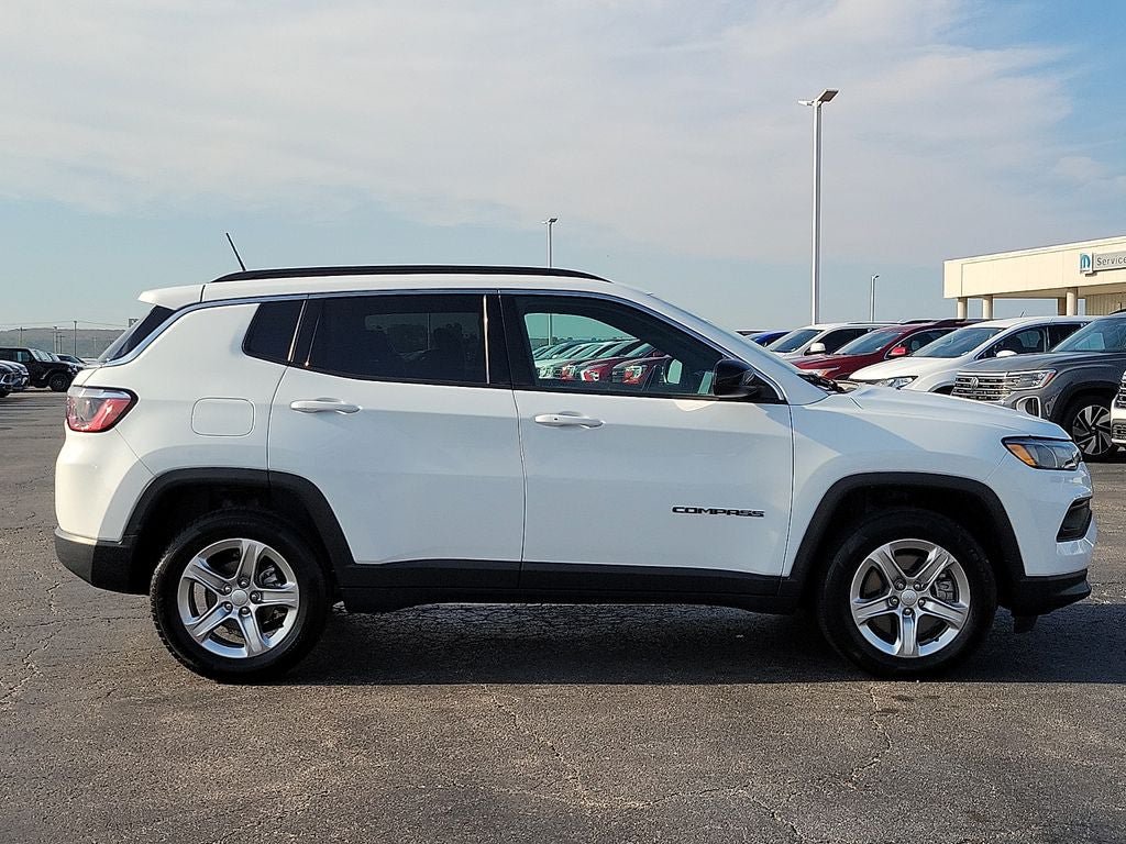 Used 2024 Jeep Compass Latitude AWD/4WD image 6